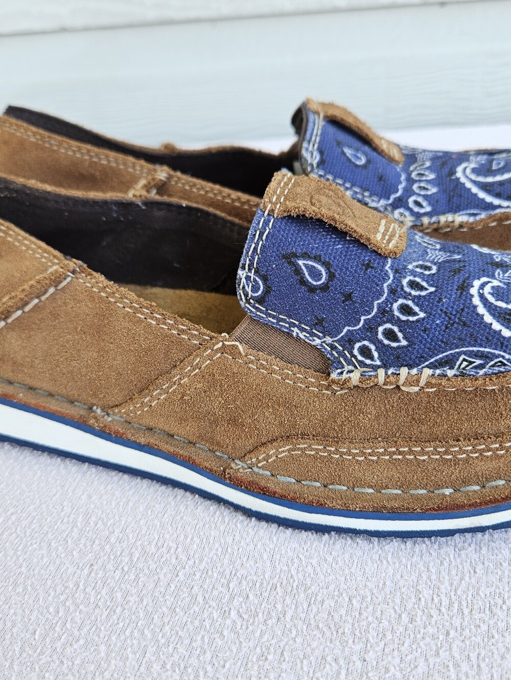 Ariat Cruiser Shoes Women 6.5B Suede Brown Blue Denim Paisley Slip-On Loafer - Picture 12 of 12
